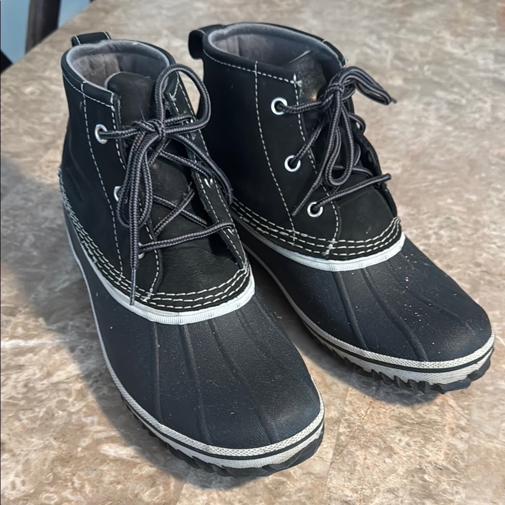 Eddie Bauer Black and Gray Winter Boots